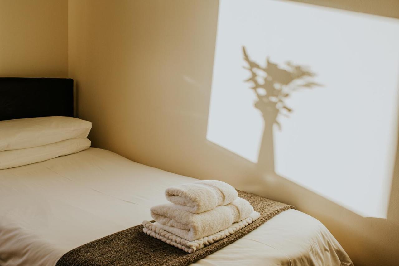 Uist Travel Accommodation Daliburgh  외부 사진